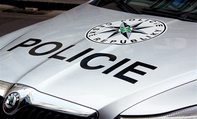 Policie v Přelouči pátrá po muži se sekáčkem. Nesnažte se ho zadržet, varuje
