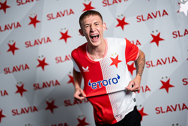 Slavia dál posiluje. Z Górniku přichází Nowak, opačně míří Prekop a Zmrzlý