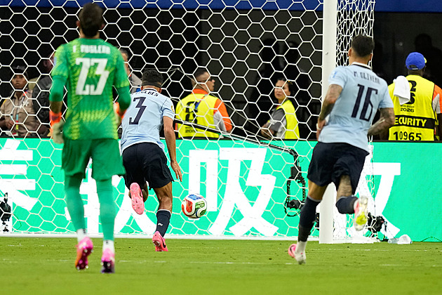 Uruguay - Kapverdy 2:2, favorita připravila o výhru ohromná minela gólmana Muslery