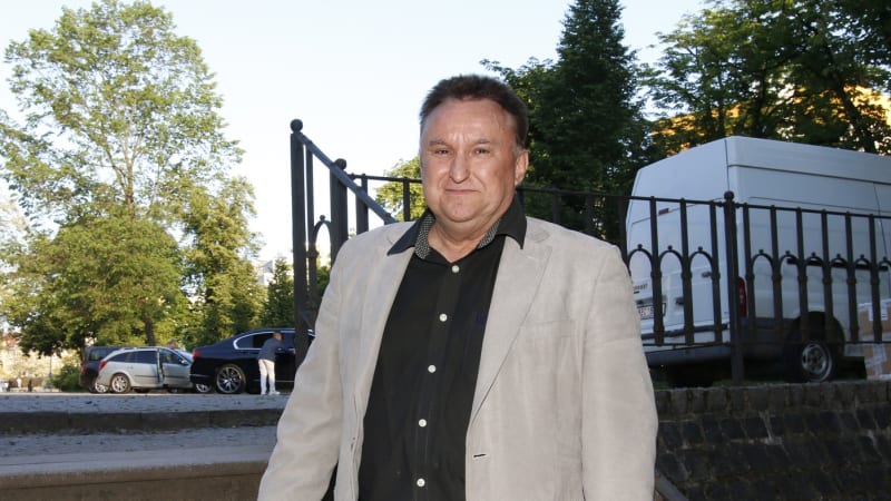 Herec Sypal: Evropa se řítí do záhuby. To, co se dnes děje ve Francii či Německu, dorazí i k nám