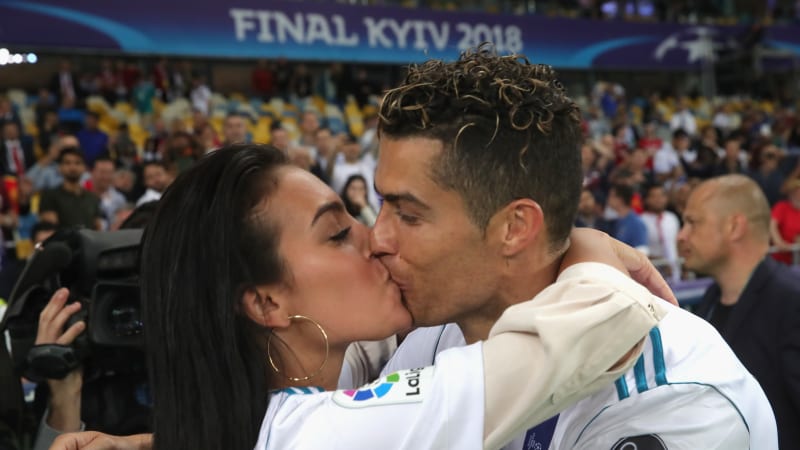 Ronaldo se oženil. Fotbalová megastar pobláznila sňatkem svět a ukázala první fotku