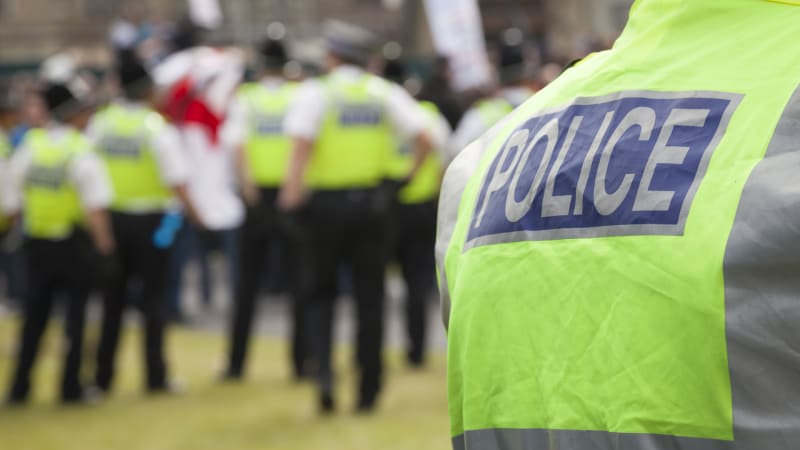 Sedm mrtvých po policejní honičce na britské dálnici. Ujíždějící řidič ohrožoval všechny kolem