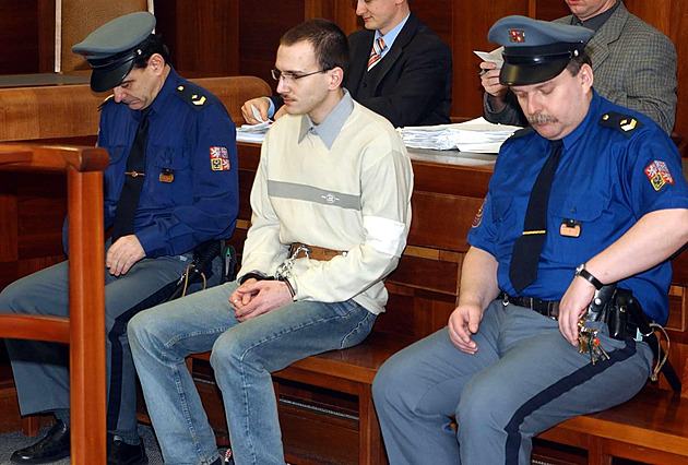 Trojnásobný vrah žádá o svobodu. Může jako první prolomit doživotní trest