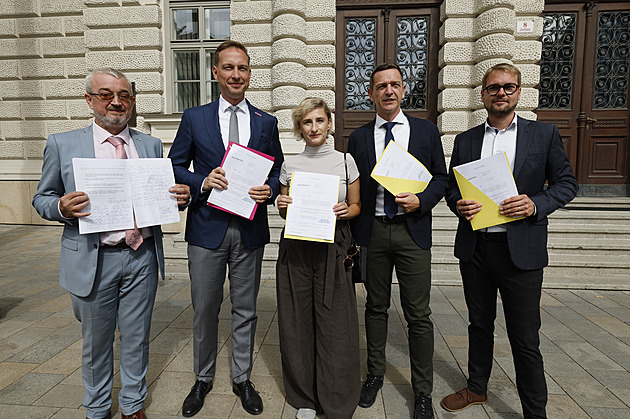 Opozice navrhla Ústavnímu soudu, aby zrušil část zákona o rozpočtové odpovědnosti