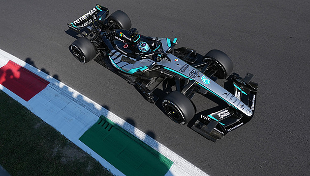 Russell s mercedesem v tréninku F1 v Monze zastínil domácí Ferrari