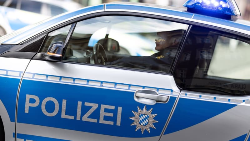 Dvě batolata v plenkách našli lidé na nádraží. Německou policii překvapilo, proč se tam vydala