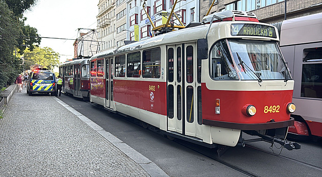 Dva střety chodců s tramvajemi v Praze. Srazily čtyřleté dítě i teenagerku