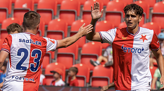 ONLINE: Slavia - Lens, tři stopeři, v záloze Kubiak, v útoku Chytil či Ayaosi