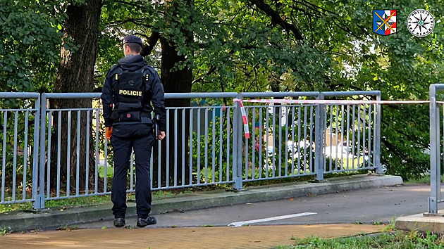 V prostějovském parku ležel mrtvý muž. Policie prověřuje násilnou smrt