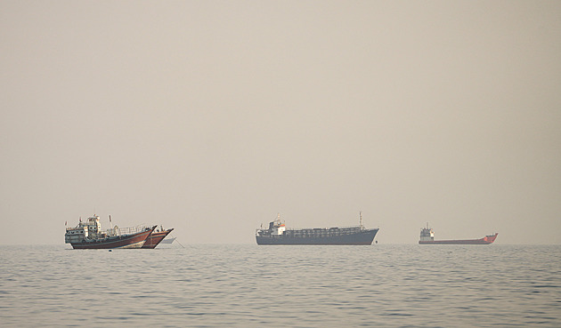 Hormuzským průlivem proplulo nejvíc tankerů s ropou od začátku července