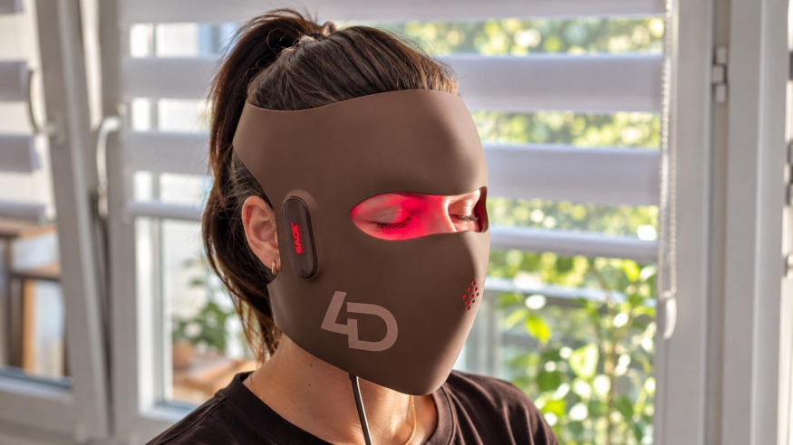 Recenze masky JOVS 4D v2: funkční laserová terapie v pohodlí domova