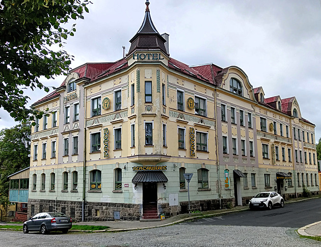 Ašská radnice pro jistotu koupí bývalý hotel, aby z něj neudělali ubytovnu