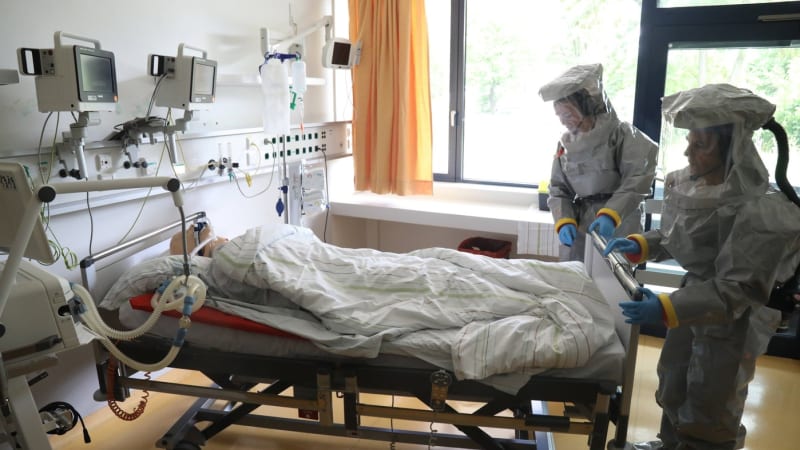 Plicní mor PŘEHLEDNĚ: Šíří se kapénkami jako chřipka. Jaké má příznaky a nakolik je smrtelný?
