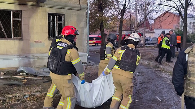 Ukrajina poškodila drony průmyslovou zónu. Rusové zabíjeli v Charkově
