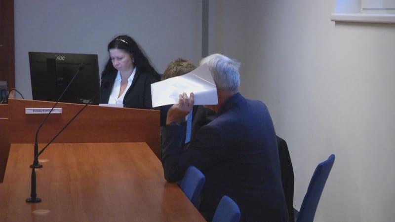 Lovci pedofilů nalákali policistu na fiktivní profil školačky. Prozatím vyvázl s podmínkou