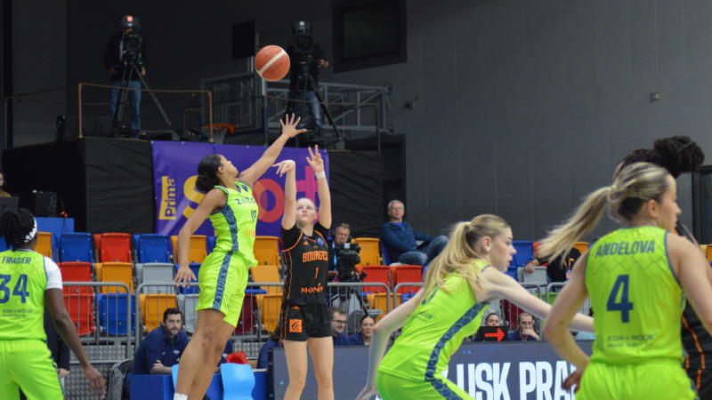 ON-LINE: USK vede s Bourges napínavý souboj o Final Six. Plná hala tlačí basketbalistky kupředu