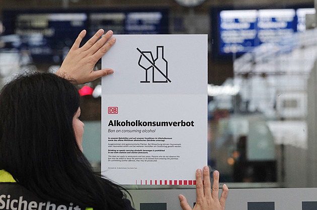 V Německu začal platit zákaz alkoholu na všech nádražích. Nesmysl, tvrdí kritici