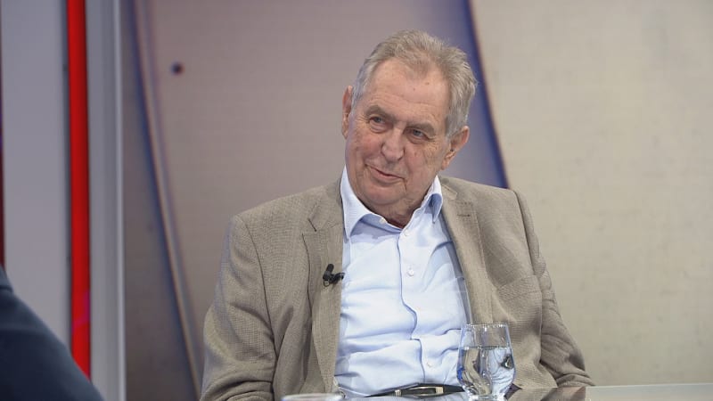 Zeman se druhého kola senátních voleb nezúčastní. Vysvětlil proč, pochválil dva politiky