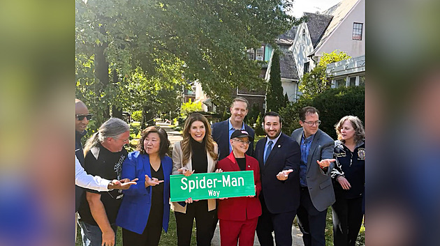 New York pojmenoval v Queensu ulici po hrdinovi, který město zachraňuje už 60 let