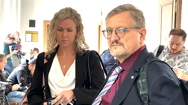 Lékař z Jesenice je obviněný z dalších sexuálních trestních činů